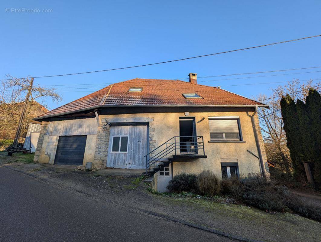 Maison à CLERVAL