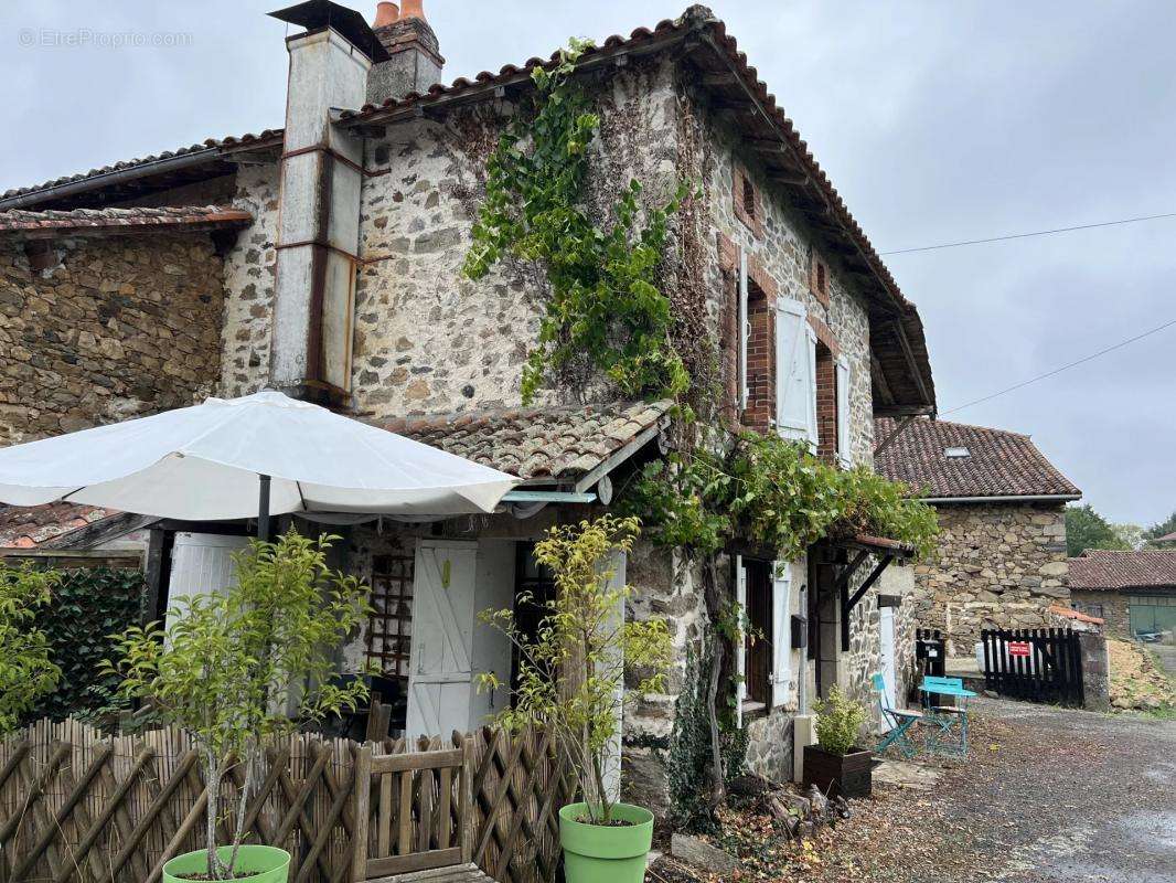 Maison à SAINT-LAURENT-SUR-GORRE