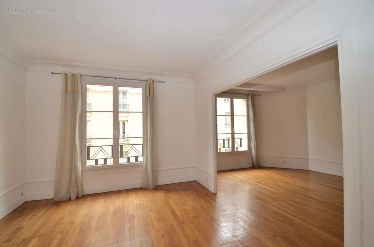 Appartement à PARIS-16E