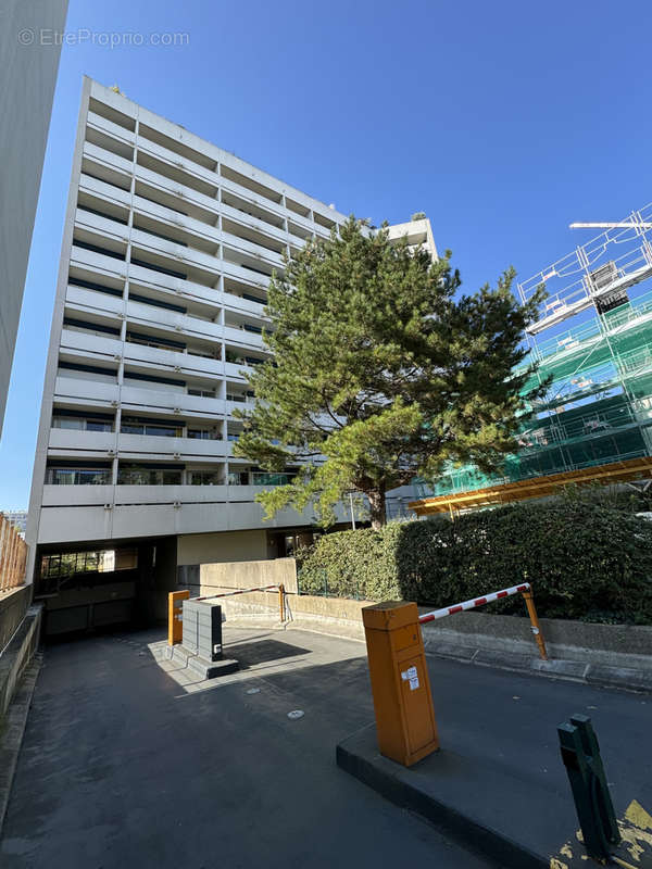 Parking à PARIS-12E