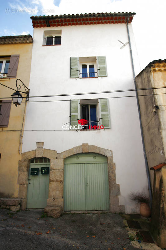 Appartement à MEOUNES-LES-MONTRIEUX