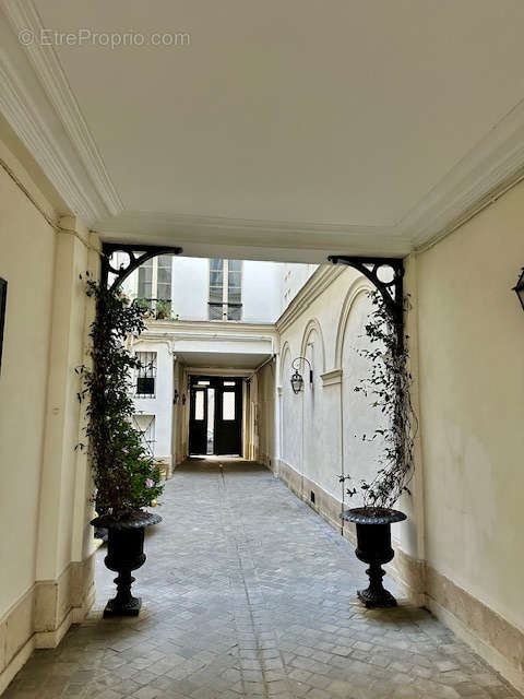 Appartement à PARIS-1E