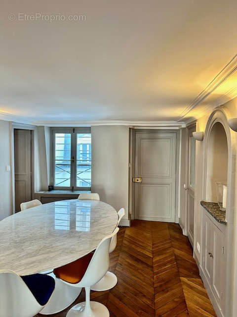 Appartement à PARIS-1E