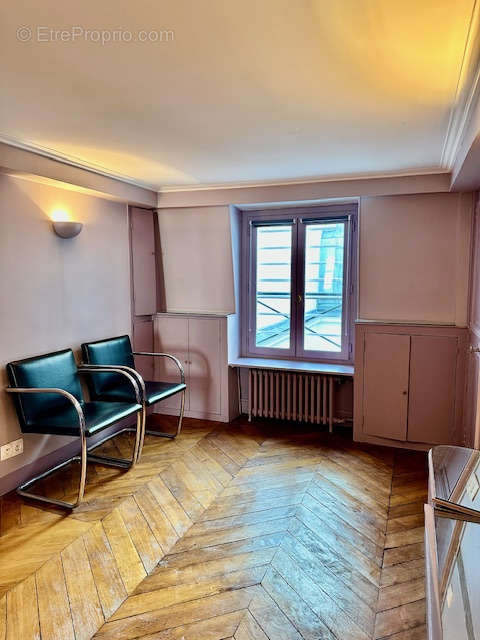 Appartement à PARIS-1E