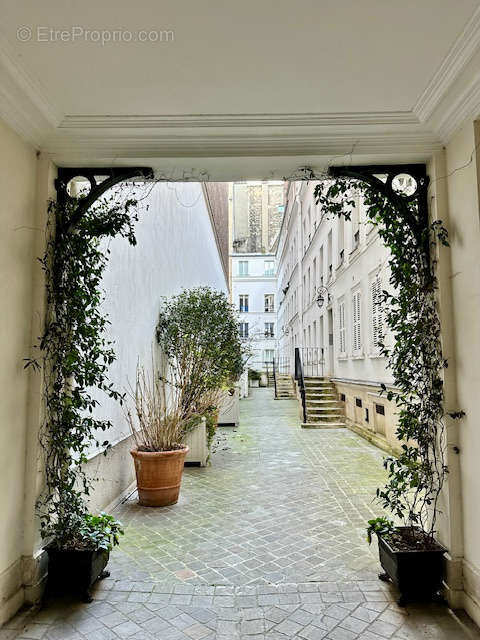 Appartement à PARIS-1E