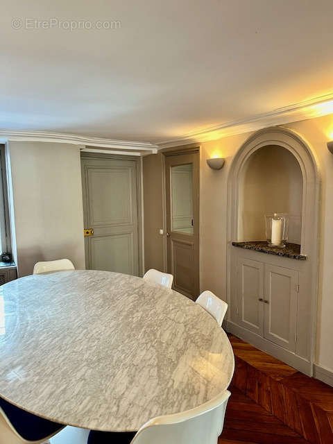 Appartement à PARIS-1E