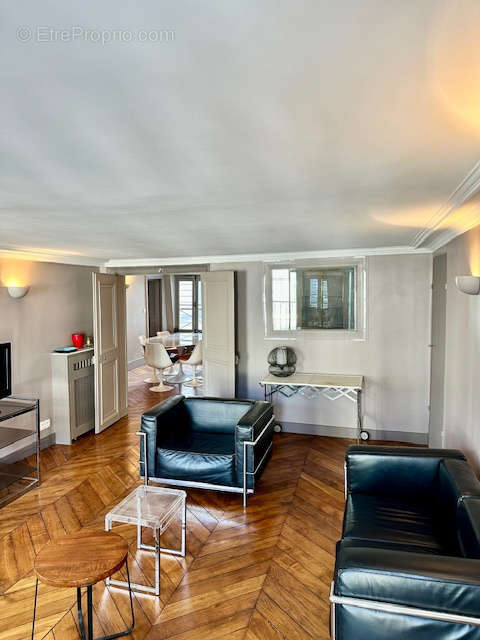 Appartement à PARIS-1E