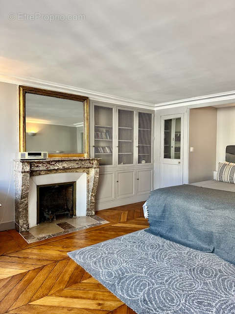 Appartement à PARIS-1E