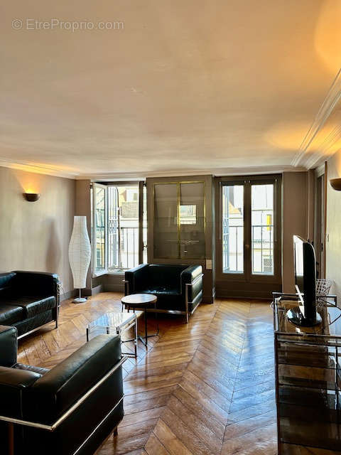 Appartement à PARIS-1E