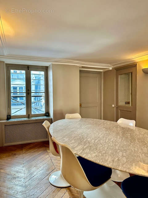 Appartement à PARIS-1E