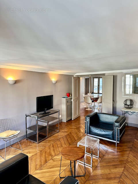 Appartement à PARIS-1E