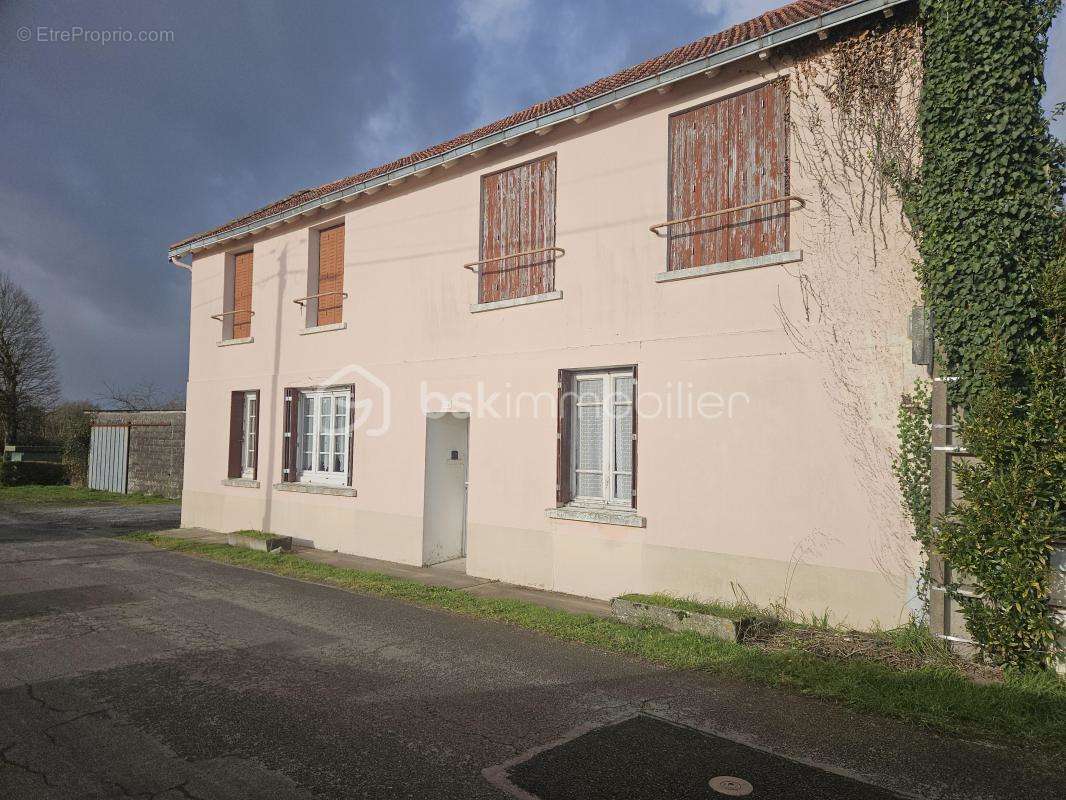 Maison à LE BUSSEAU