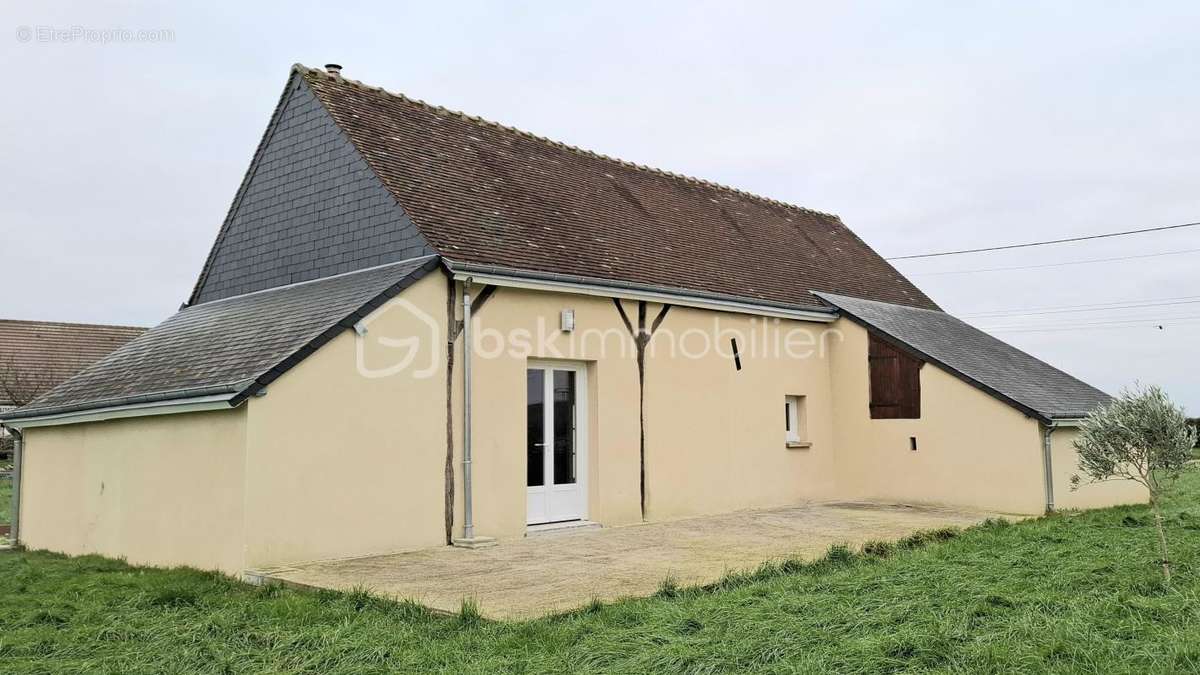 Maison à PRUNAY-CASSEREAU