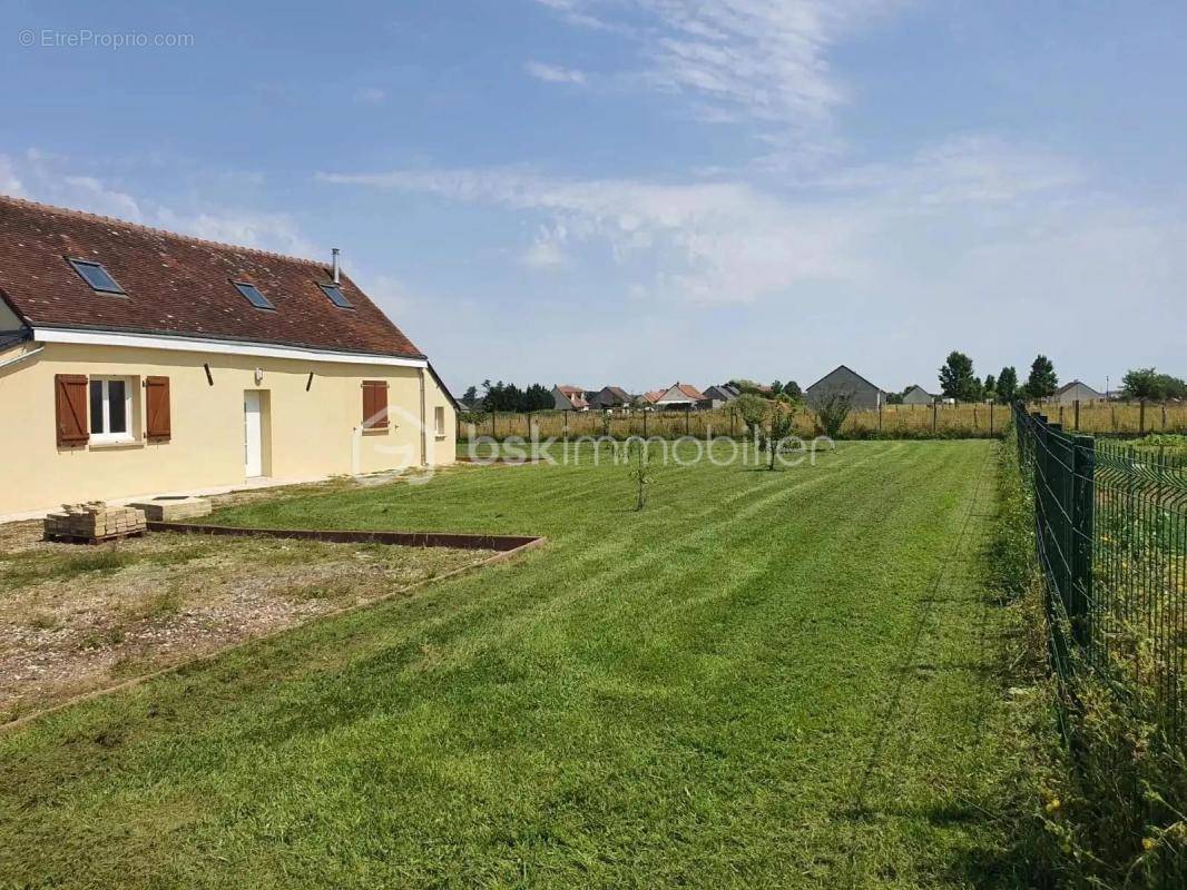 Maison à PRUNAY-CASSEREAU