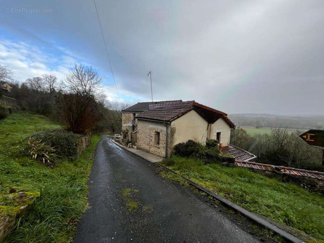 Maison à MAYAC