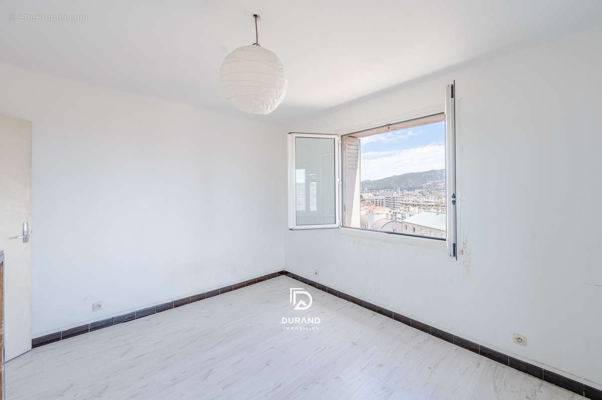 Appartement à MARSEILLE-5E