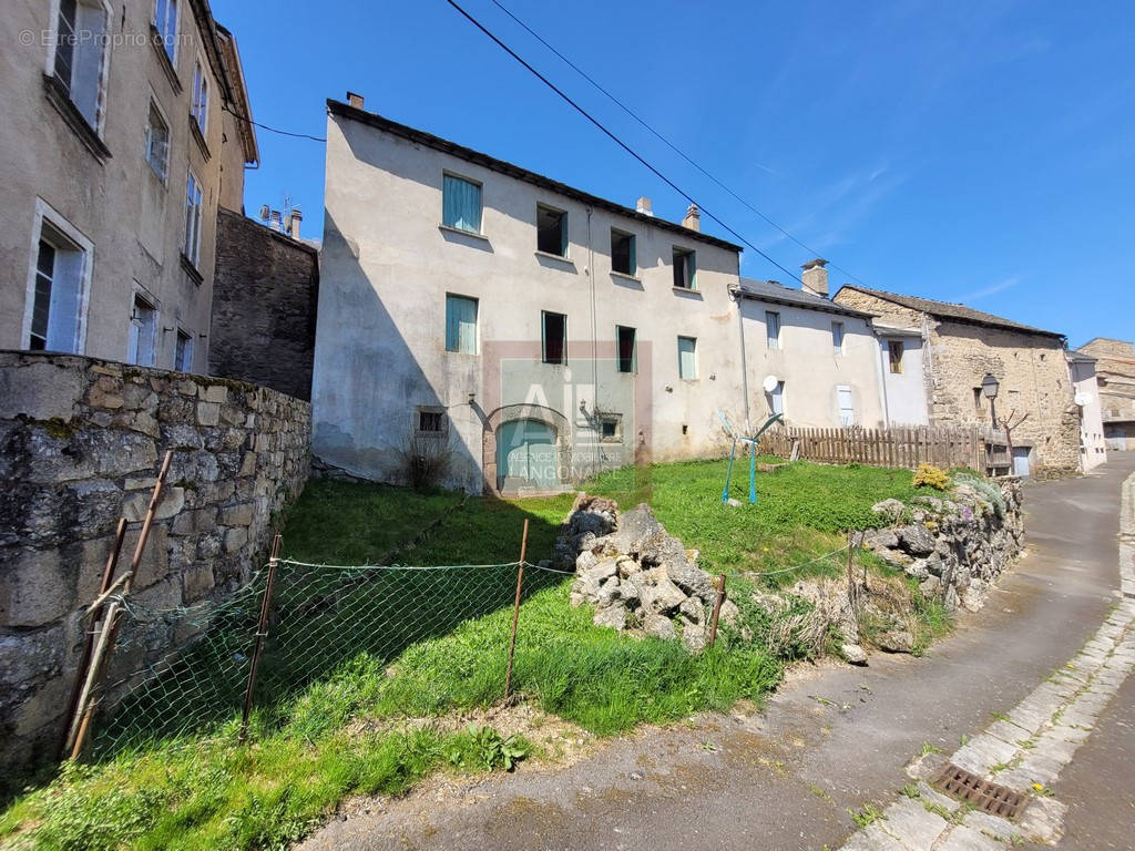 Maison à GRANDRIEU