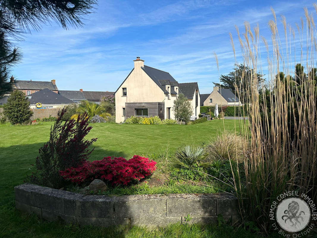 Maison à LANGROLAY-SUR-RANCE