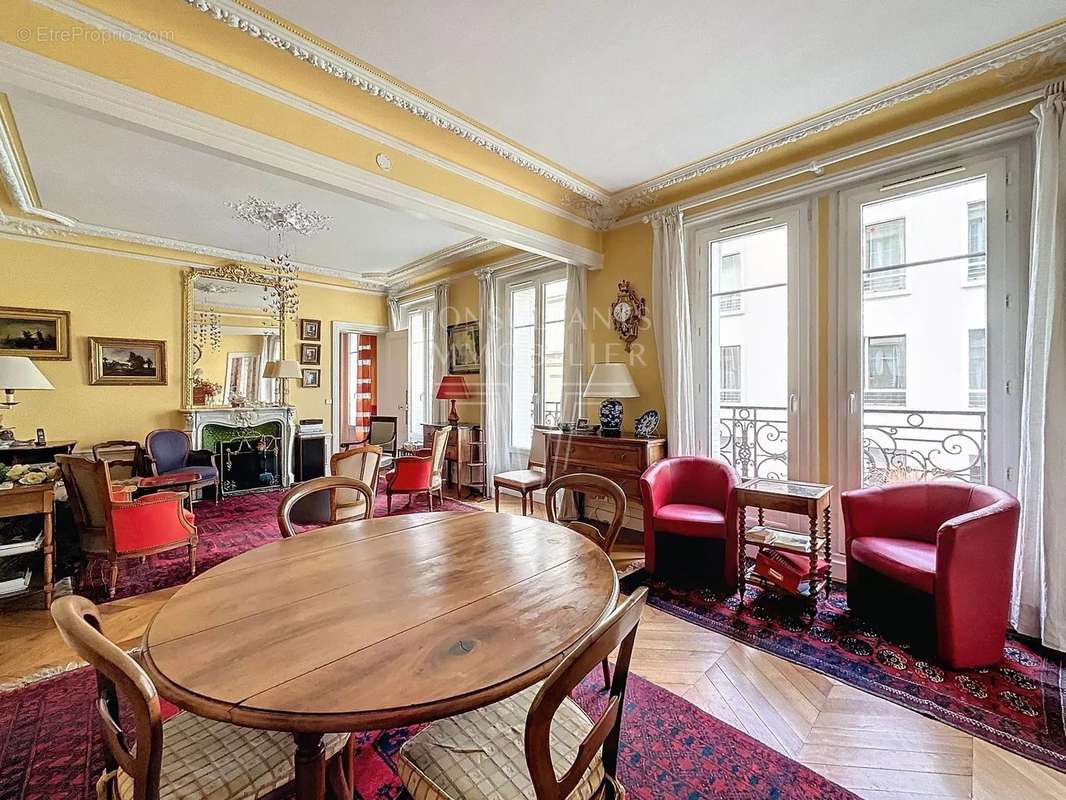 Appartement à PARIS-17E