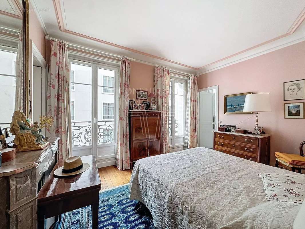 Appartement à PARIS-17E