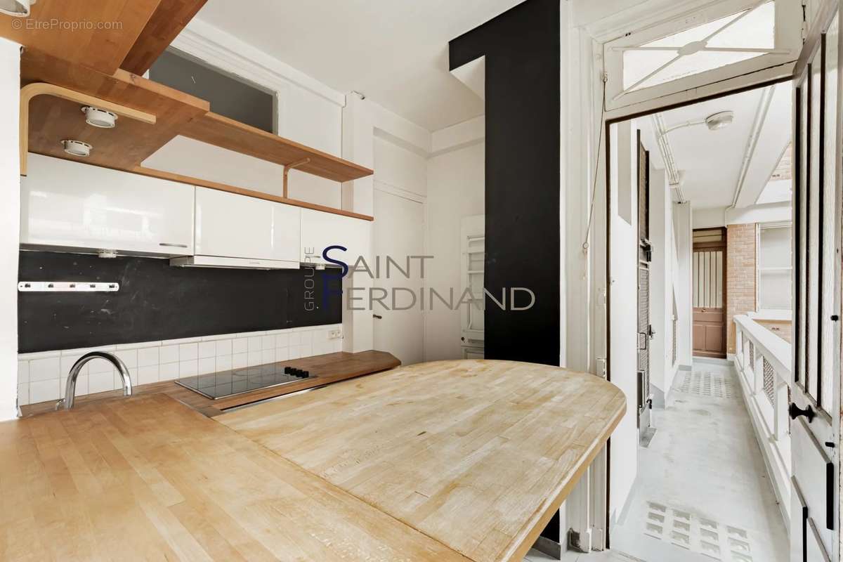 Appartement à PARIS-17E