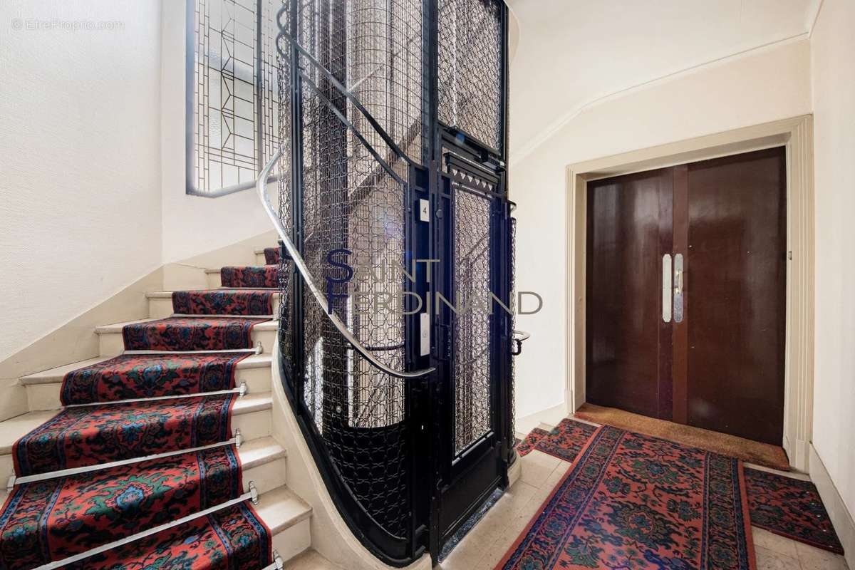 Appartement à PARIS-17E