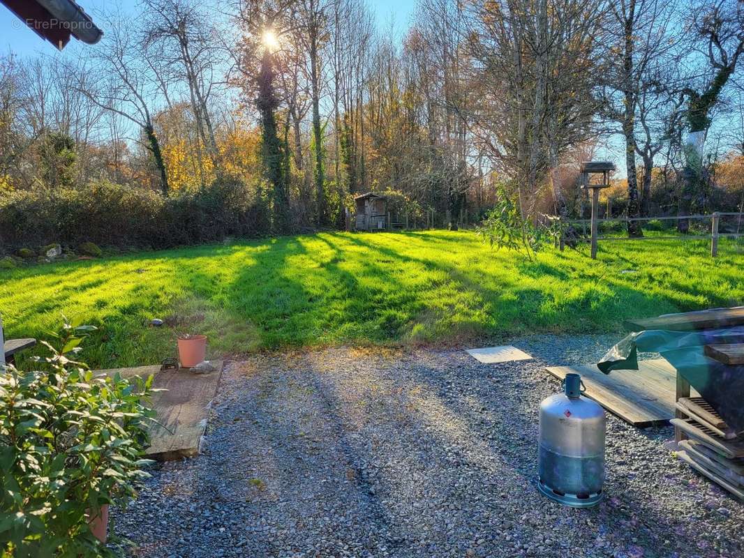 Appartement à LUSSAC-LES-EGLISES