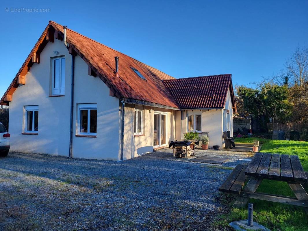 Appartement à LUSSAC-LES-EGLISES