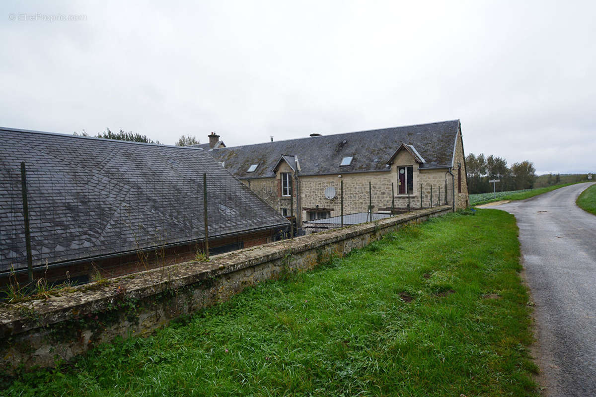 Maison à NANTEUIL-LA-FOSSE