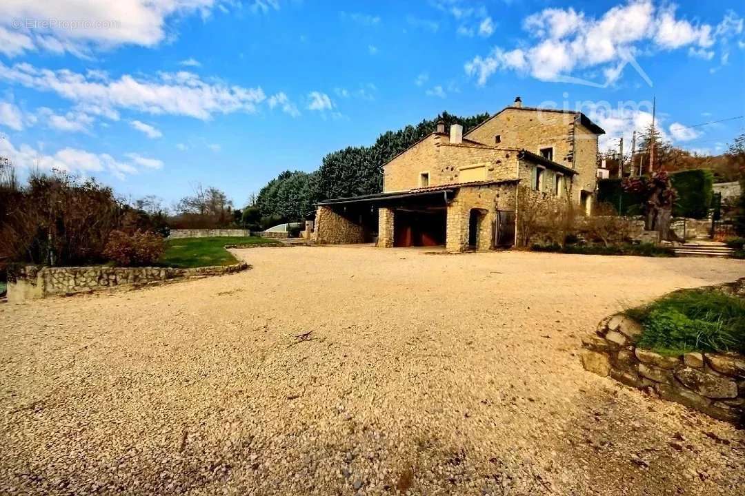 Maison à ALBA-LA-ROMAINE