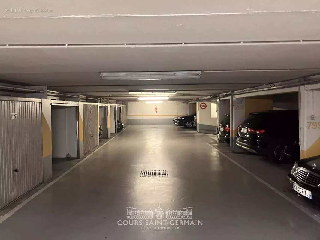 Parking à PARIS-16E