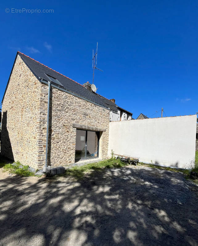 Maison à LA CHAPELLE-DES-MARAIS