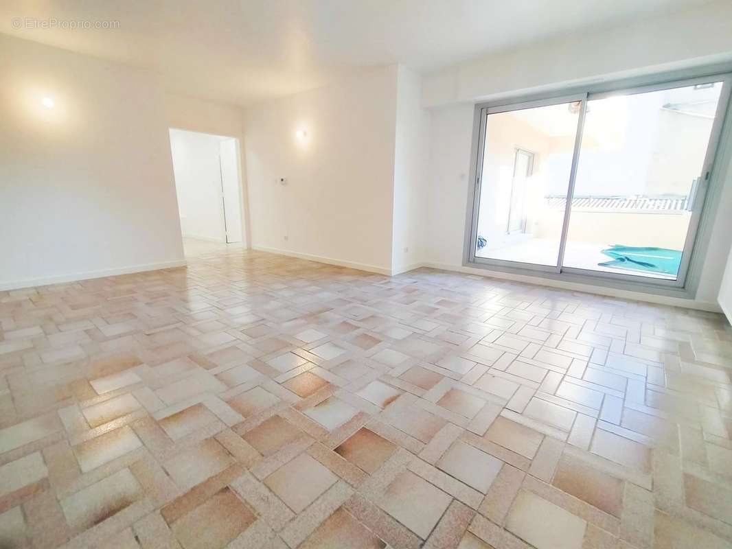 Appartement à VALLAURIS