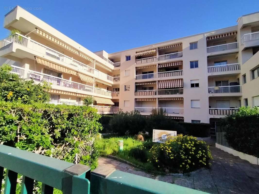 Appartement à VALLAURIS