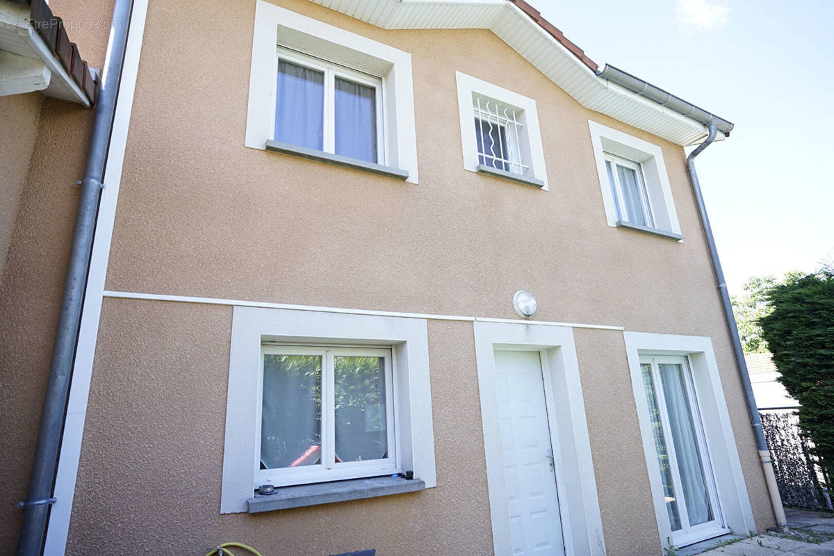 Maison à SAINT-BONNET-DE-MURE