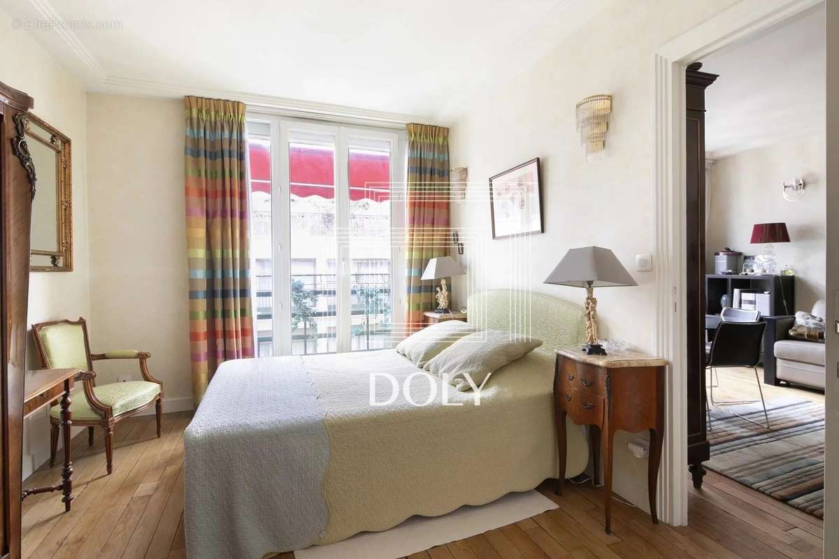 Appartement à PARIS-17E