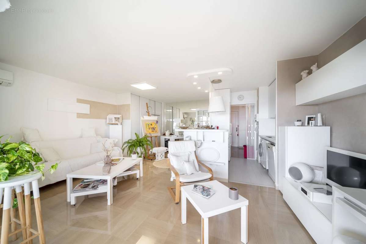 Appartement à VALLAURIS