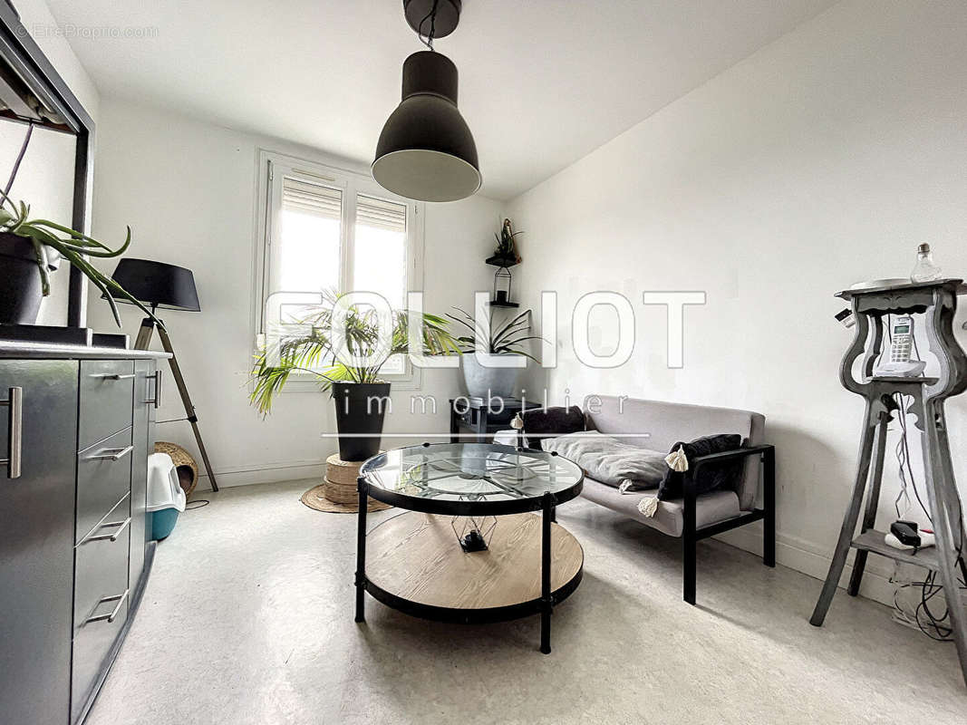 Appartement à DONVILLE-LES-BAINS