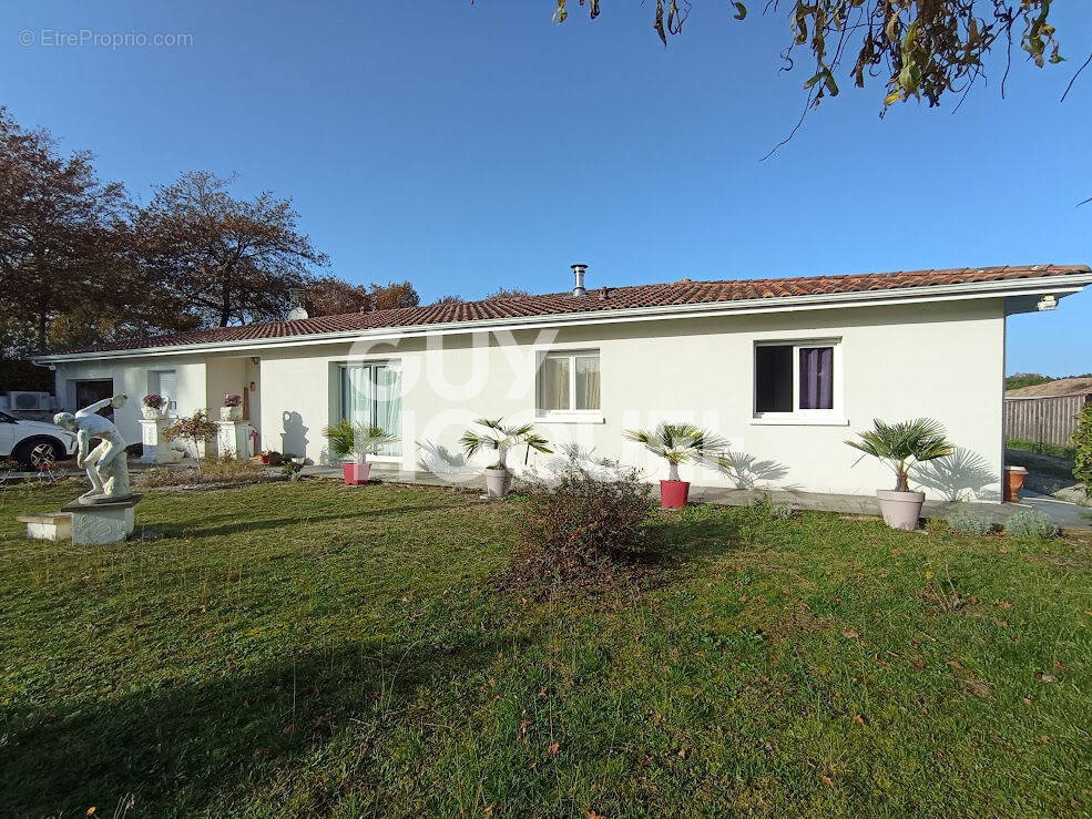 Maison à YGOS-SAINT-SATURNIN