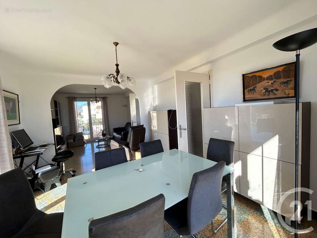 Appartement à ROQUEBRUNE-CAP-MARTIN