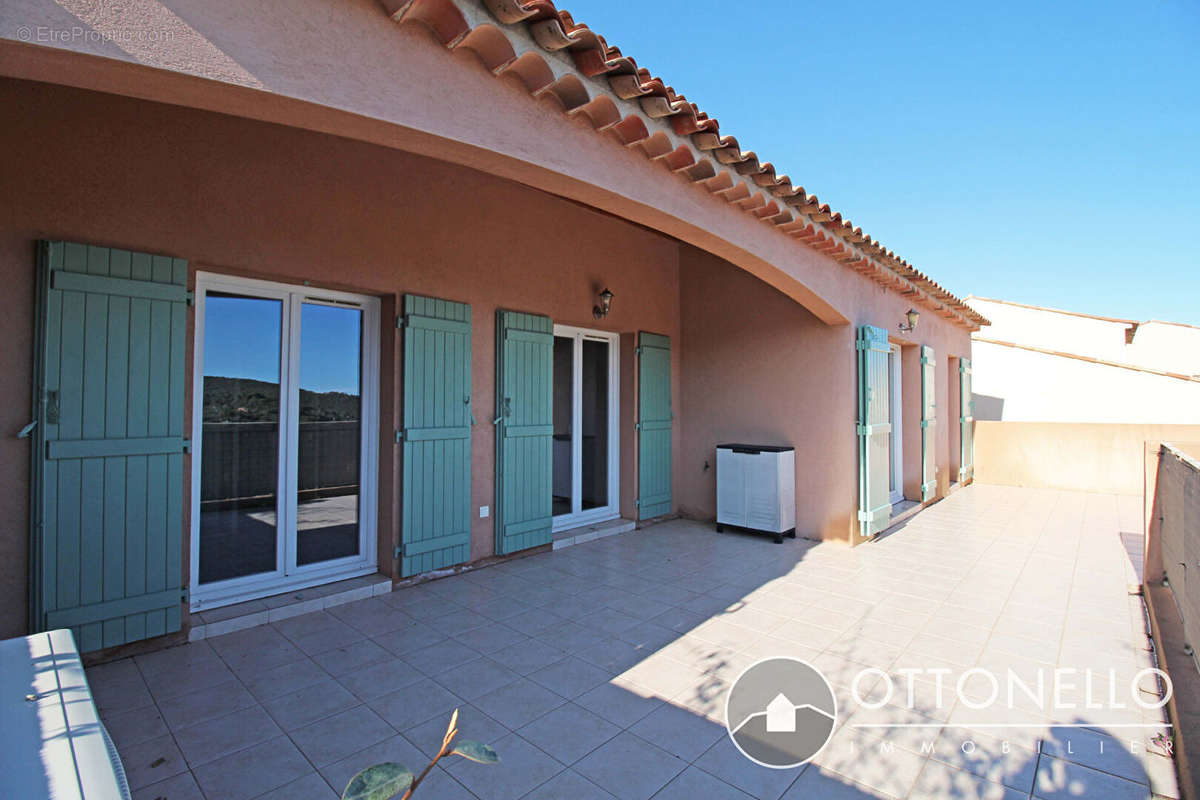 Maison à ROQUEBRUNE-SUR-ARGENS