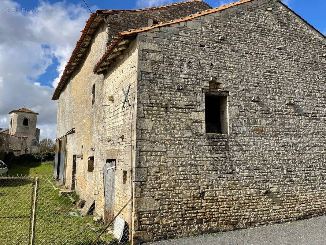 Maison à SAINT-FRAIGNE