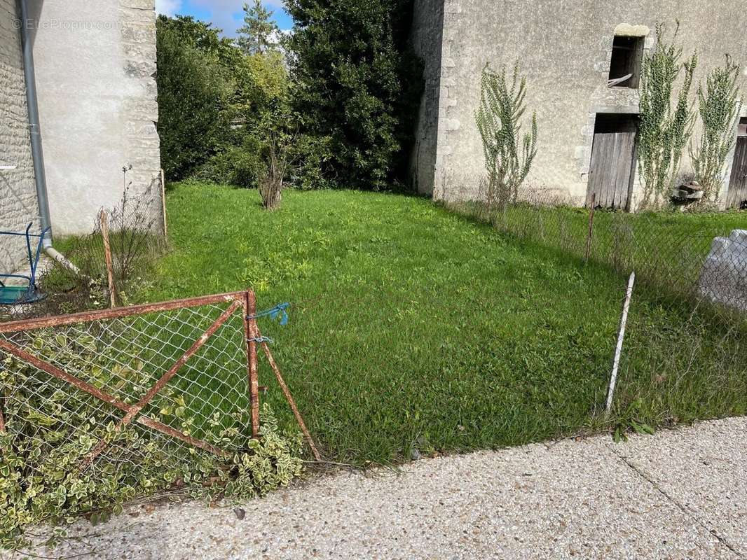 Maison à SAINT-FRAIGNE