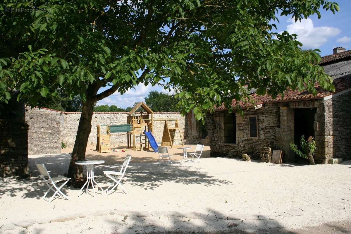 Maison à ASNIERES-LA-GIRAUD