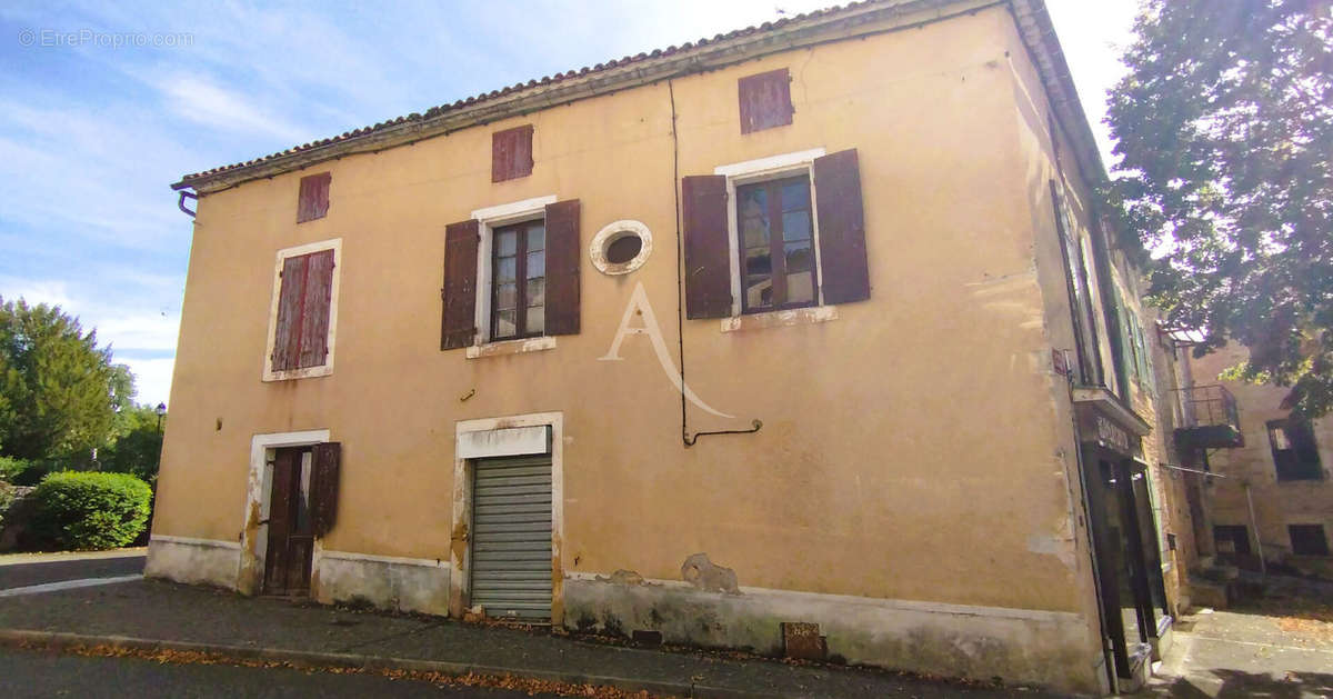 Maison à FRAYSSINET-LE-GELAT