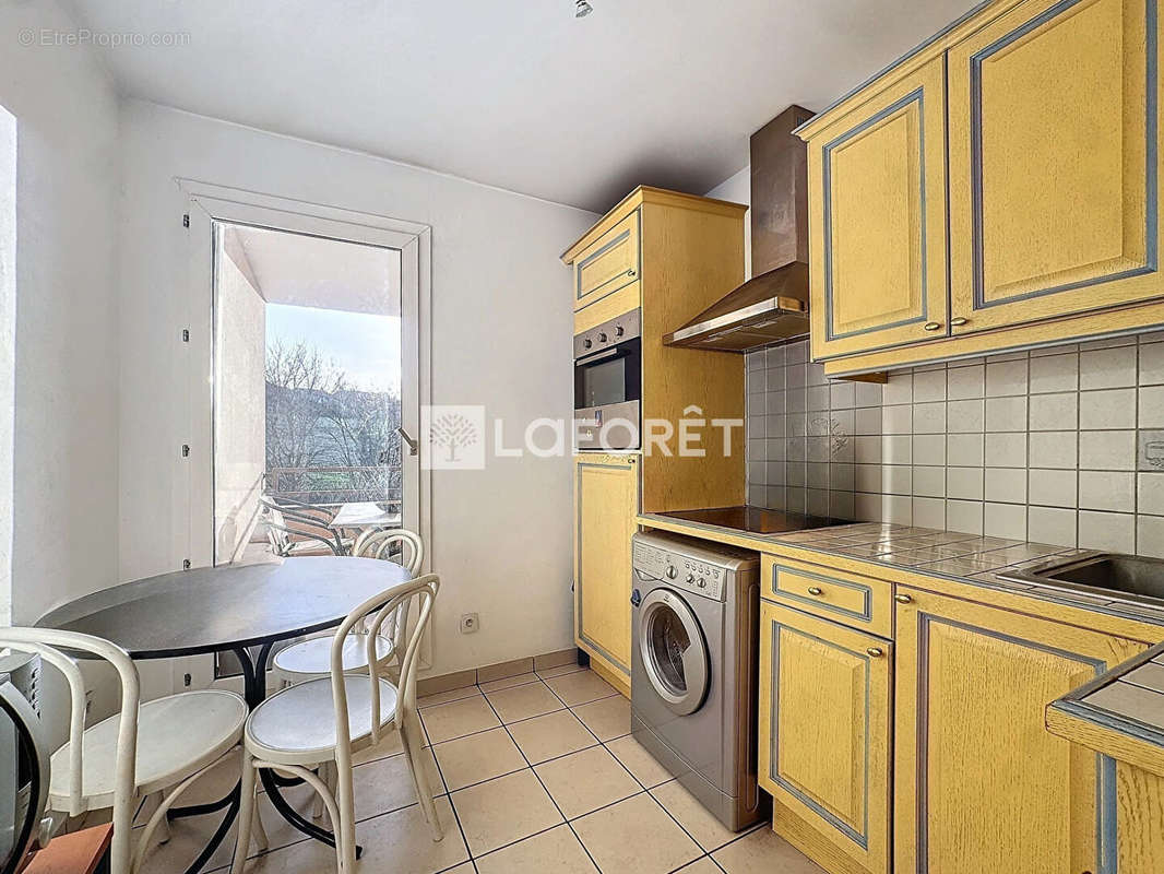 Appartement à SAINT-GENIS-LAVAL