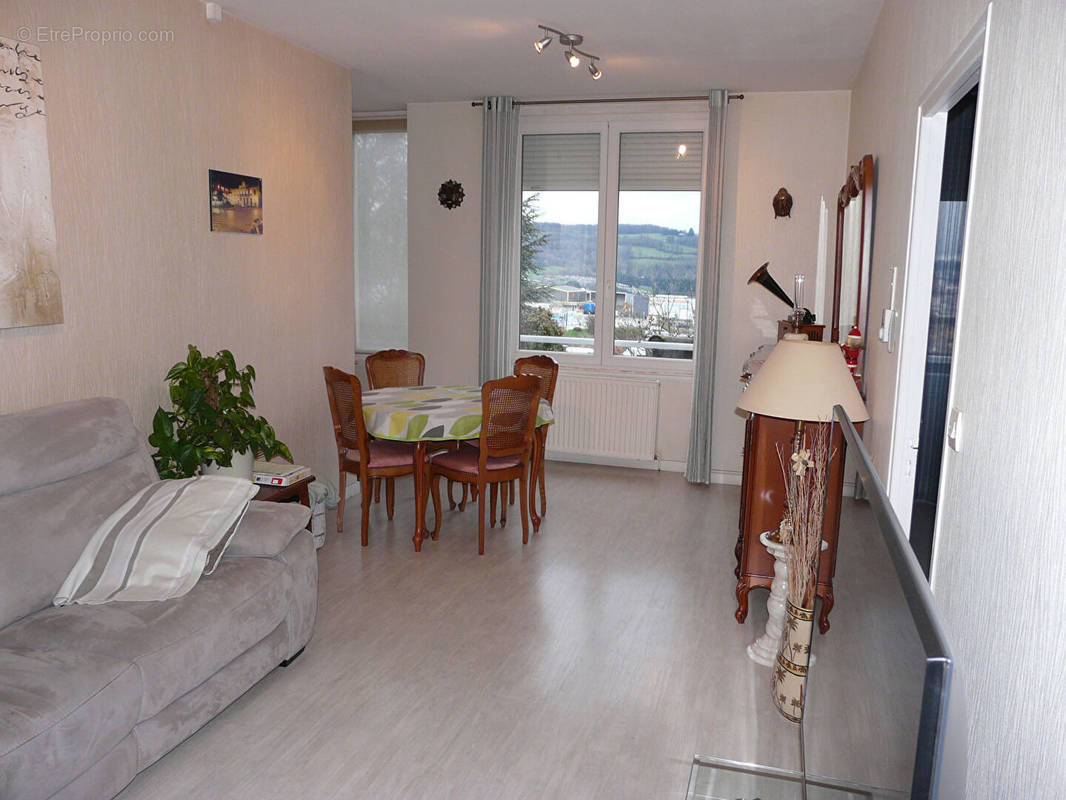 Photo 1 - Appartement à SAINT-GENEST-LERPT