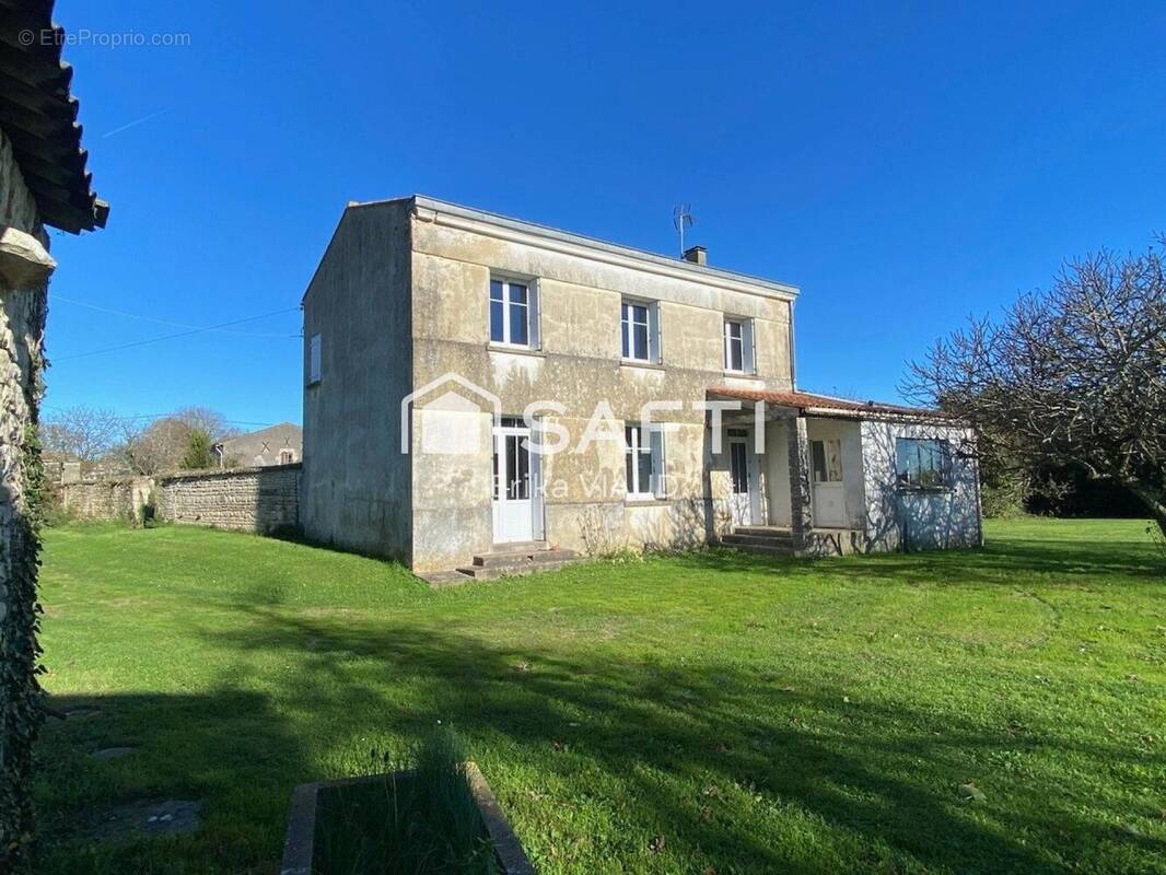 Photo 1 - Maison à SAINT-SATURNIN-DU-BOIS