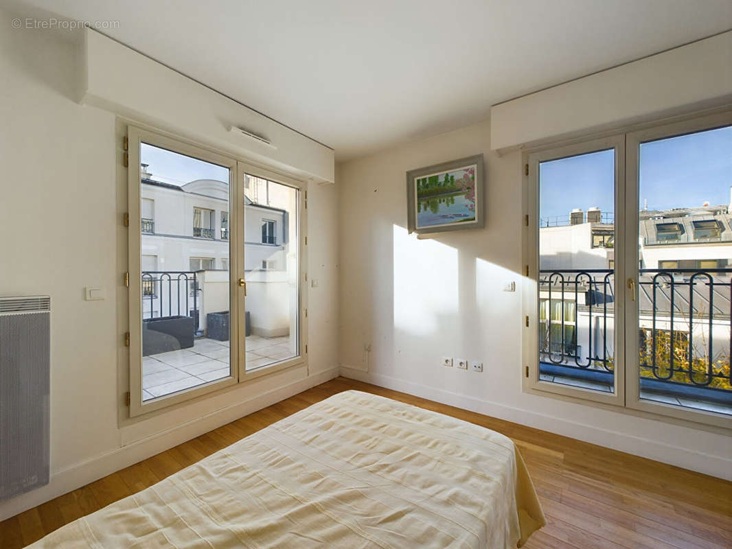 Appartement à PARIS-17E