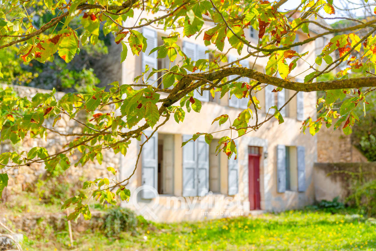 Maison à LE REVEST-LES-EAUX